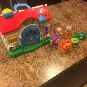 Fisher price toy house with characters 🐶